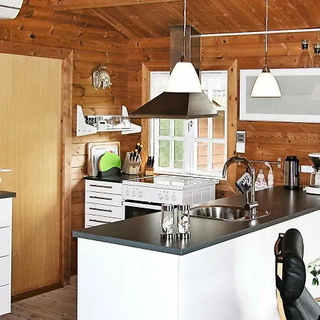 Feriehus Three-bedroom In 48 *